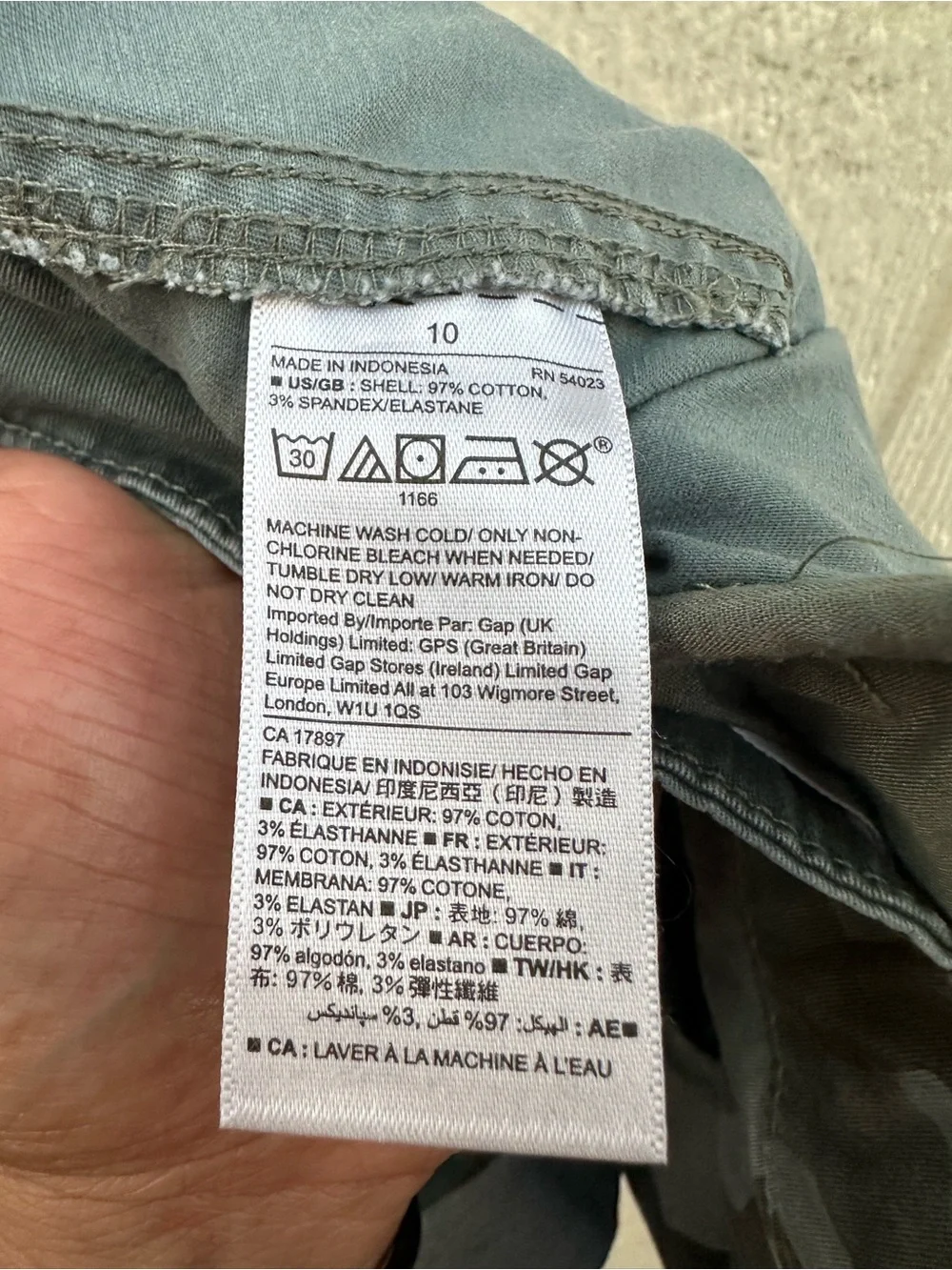 GAP Women's Green Camo Roll‑Cuff Utility Shorts